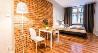 Хостелы Flamingo Premium Hostel Краков Двухместный номер Делюкс с 1 кроватью или 2 отдельными кроватями-6